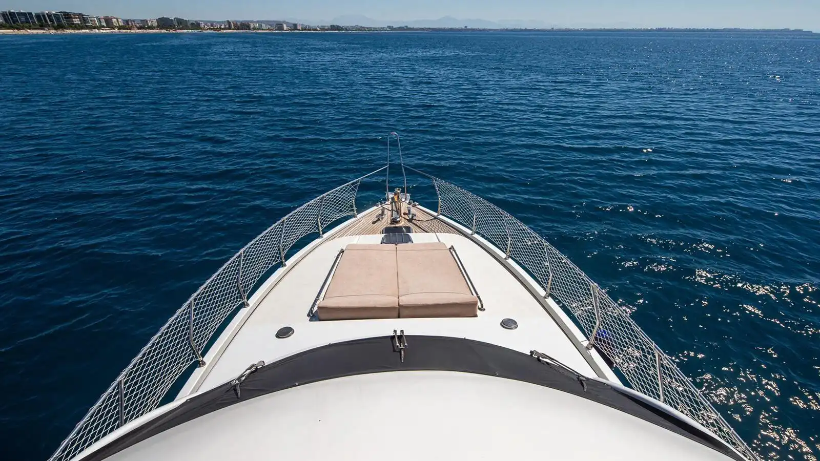 L ESTATE YACHT